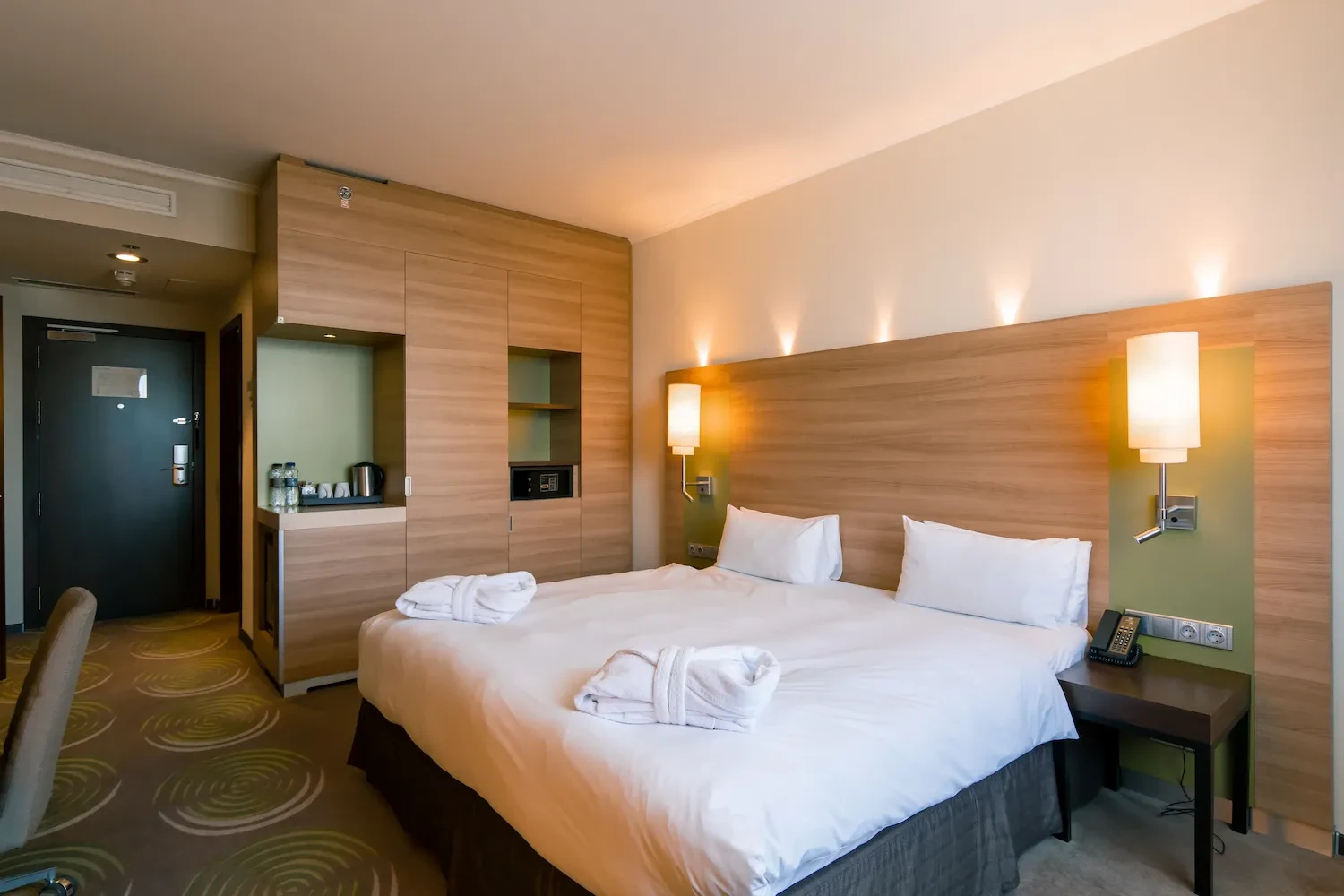 Banner13 - No 33 Suit Otel